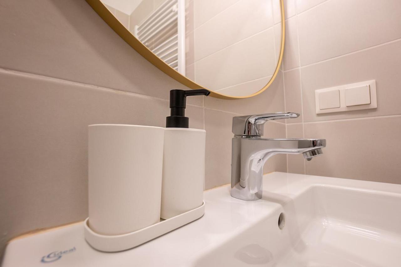 וינה Stylish Apartment With Dedicated Working Space And Super King-Size Bed Located Between City Centre And Donau River מראה חיצוני תמונה