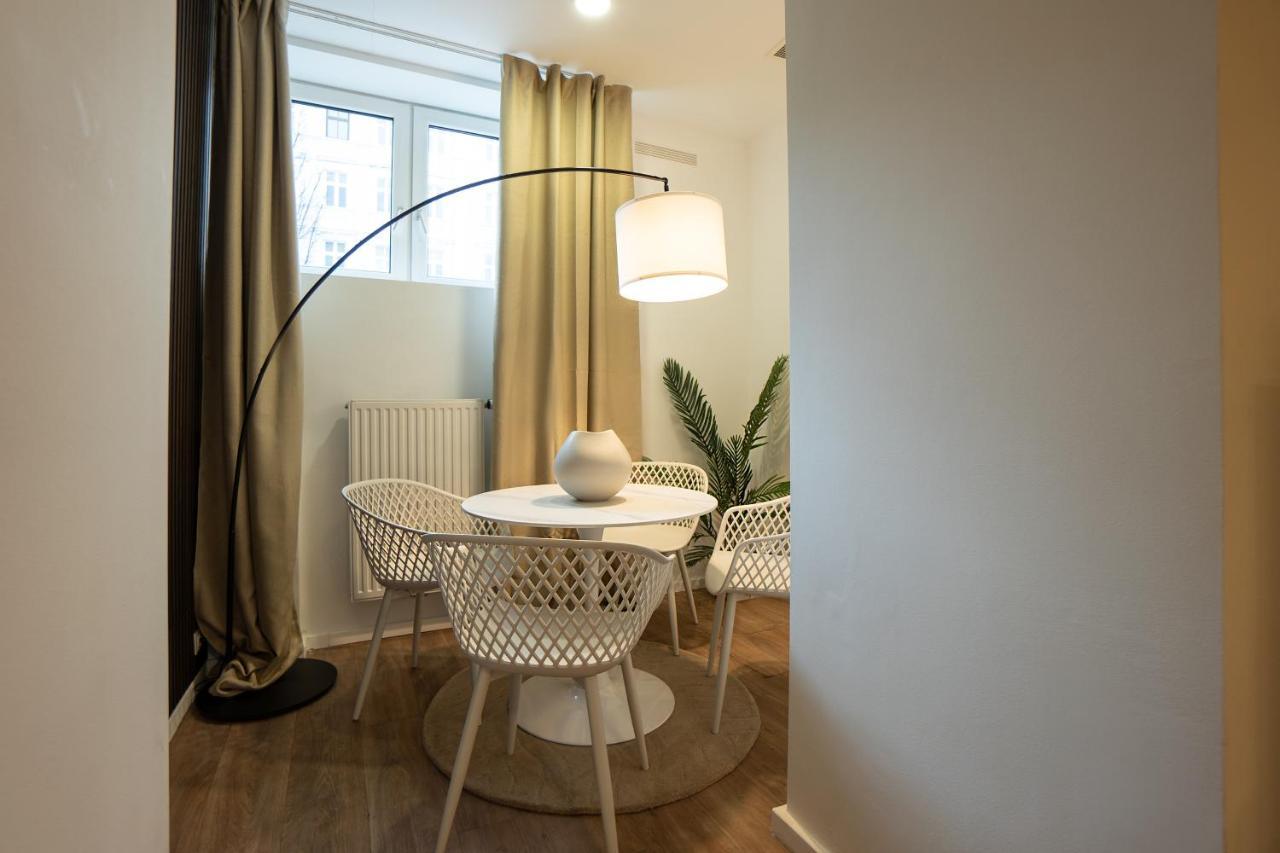 וינה Stylish Apartment With Dedicated Working Space And Super King-Size Bed Located Between City Centre And Donau River מראה חיצוני תמונה