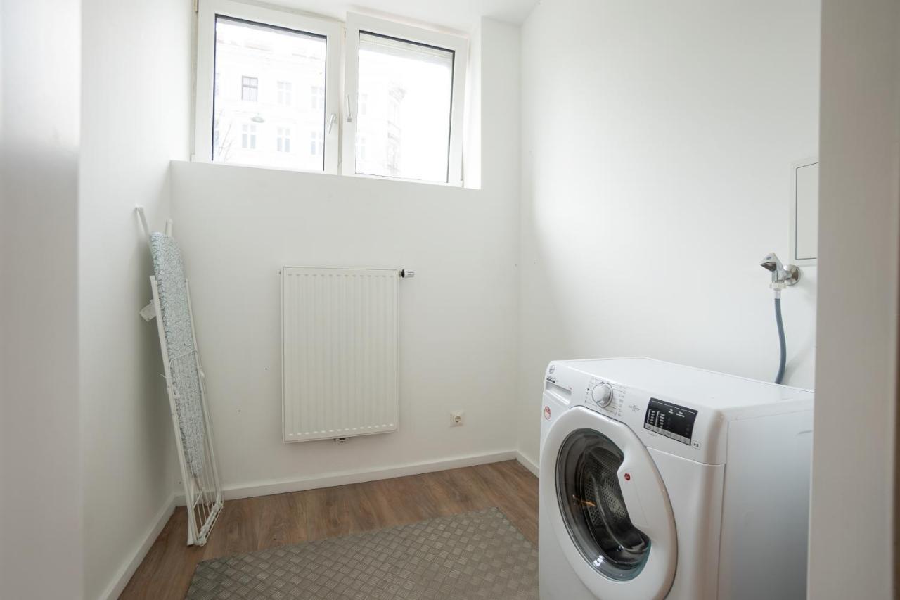 וינה Stylish Apartment With Dedicated Working Space And Super King-Size Bed Located Between City Centre And Donau River מראה חיצוני תמונה