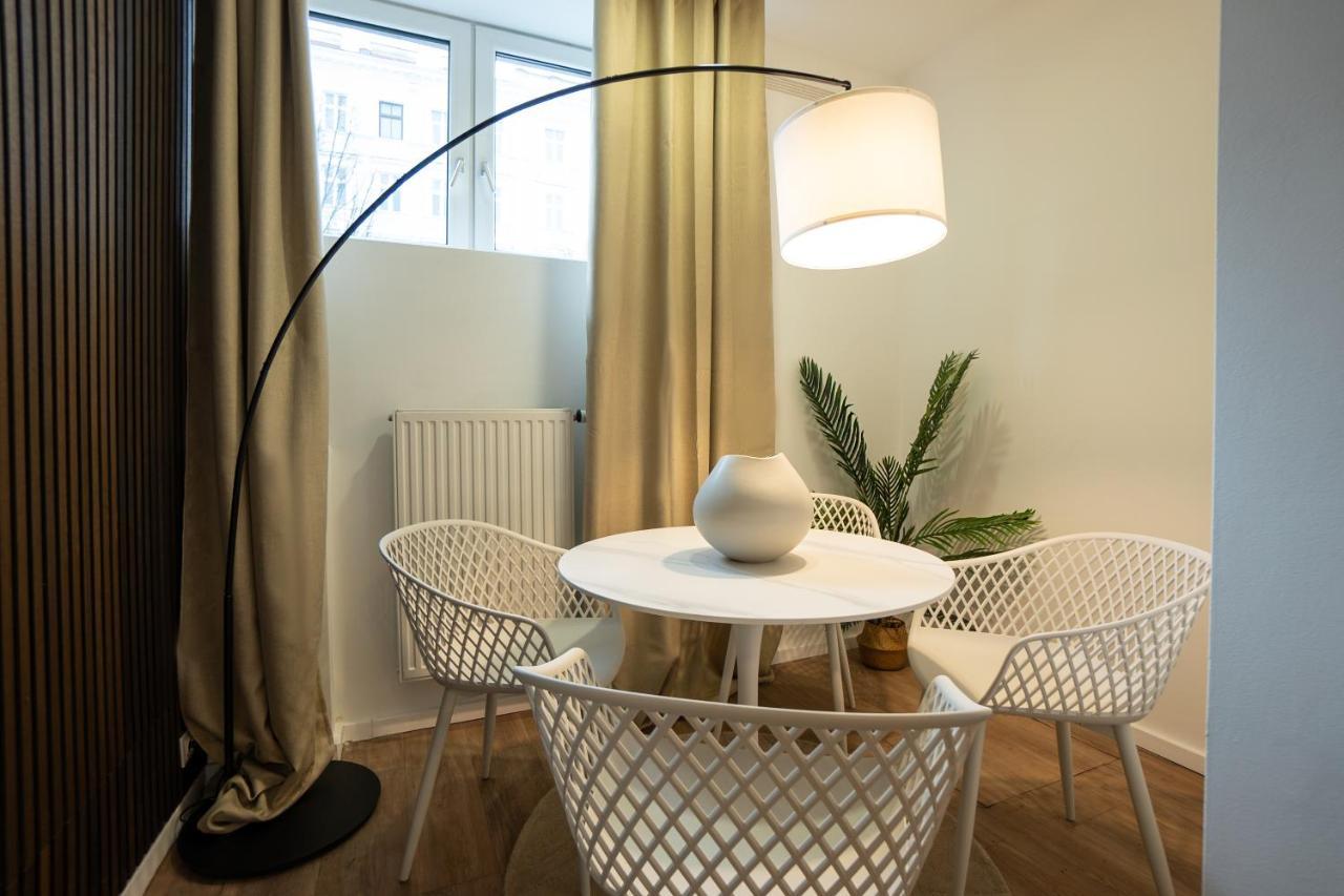 וינה Stylish Apartment With Dedicated Working Space And Super King-Size Bed Located Between City Centre And Donau River מראה חיצוני תמונה