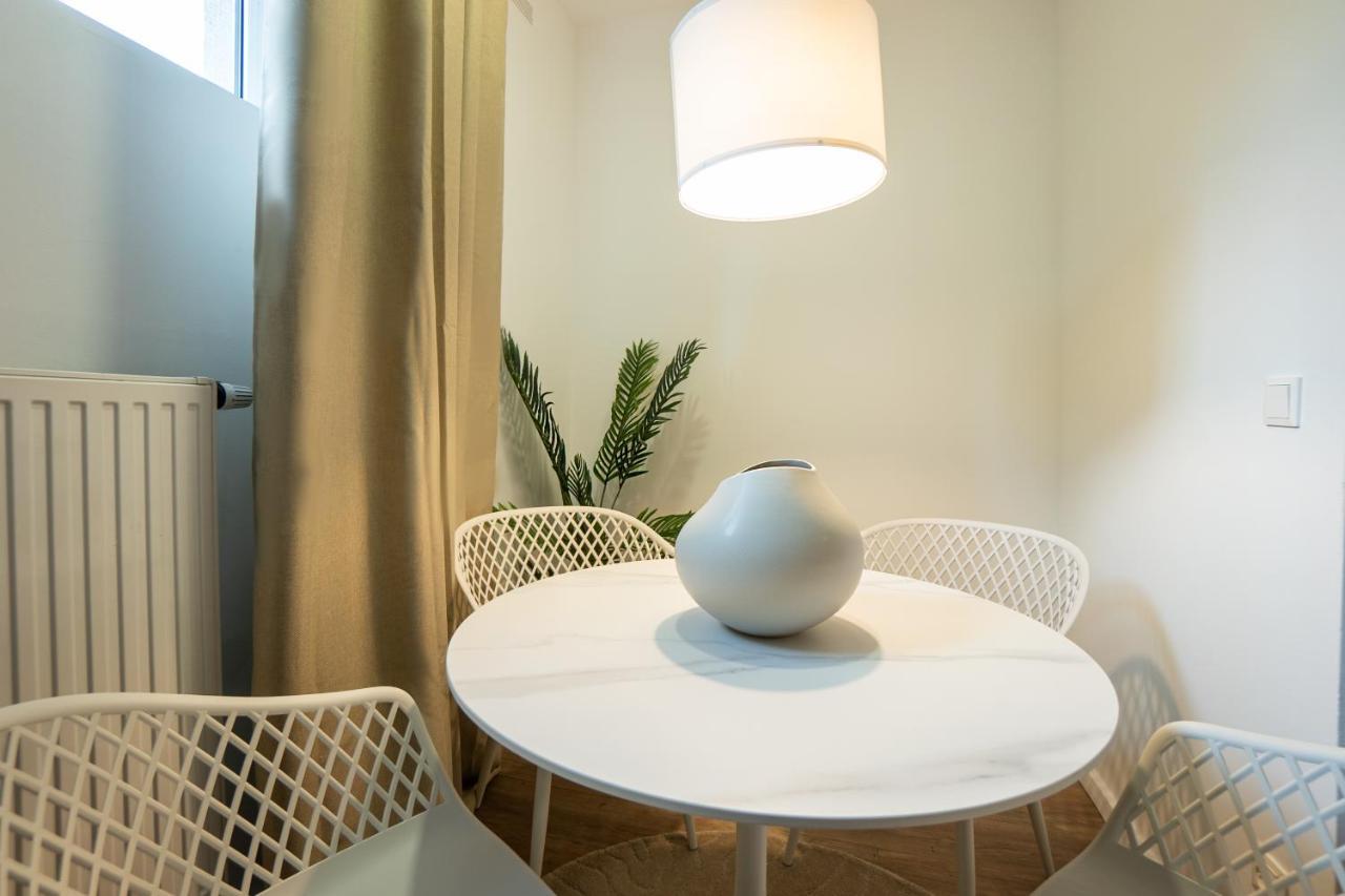 וינה Stylish Apartment With Dedicated Working Space And Super King-Size Bed Located Between City Centre And Donau River מראה חיצוני תמונה